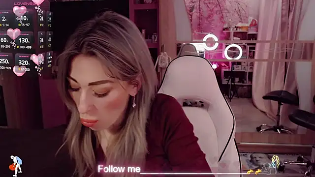 Snapshot of AnnieGOld_ chatting on 02-14-26, 10:06 AnnieGOld online show from 02-14-26, 10:06