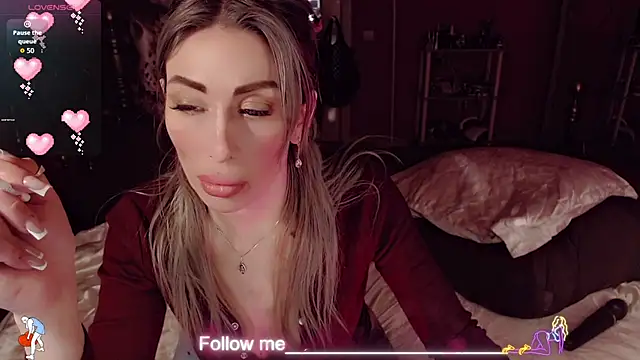 Snapshot of AnnieGOld_ chatting on 02-15-26, 08:02 AnnieGOld online show from 02-15-26, 08:02