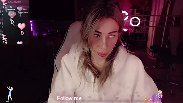 Snapshot of AnnieGOld_ chatting on 02-28-26, 11:39 AnnieGOld online show from 02-28-26, 11:39