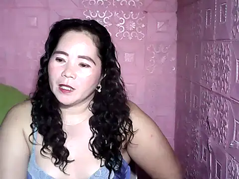 Snapshot of hotpusie_4u chatting on 11-15-25, 05:27 hotpusie 4u online show from 11-15-25, 05:27