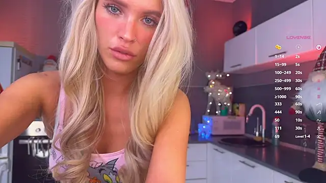 Snapshot of mikkixmeow chatting on 12-27-24, 10:34 mikkixmeow online show from 12-27-24, 10:34