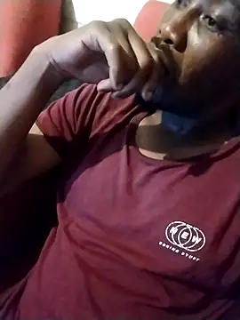 Snapshot of angeloreal chatting on 12-17-25, 05:19 angeloreal online show from 12-17-25, 05:19