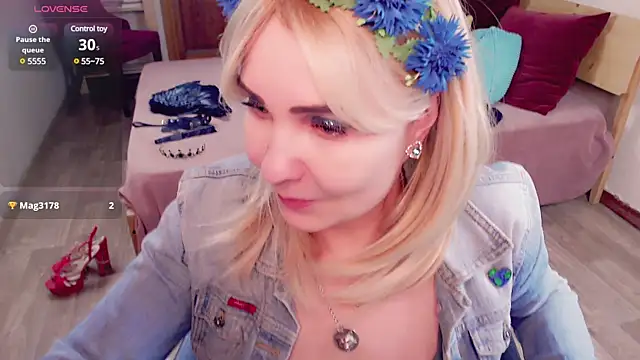 Snapshot of _unique_cam_ chatting on 02-02-25, 12:02  unique cam  online show from 02-02-25, 12:02