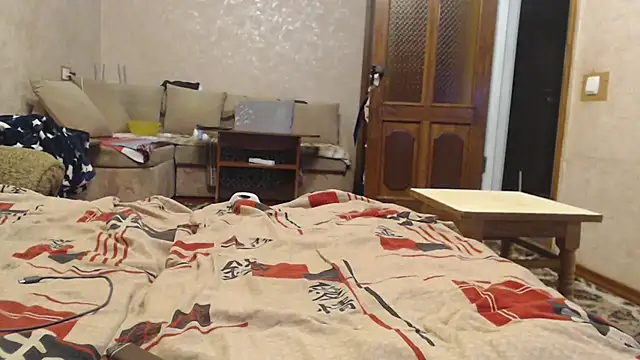 Amy August online show from 11-12-25, 05:35