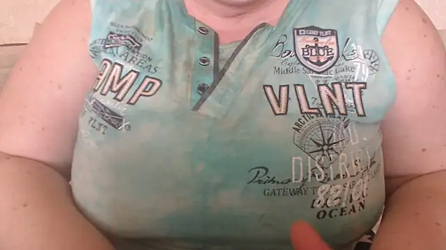 Snapshot of Amy_August chatting on 05-04-26, 01:29 Amy August online show from 05-04-26, 01:29