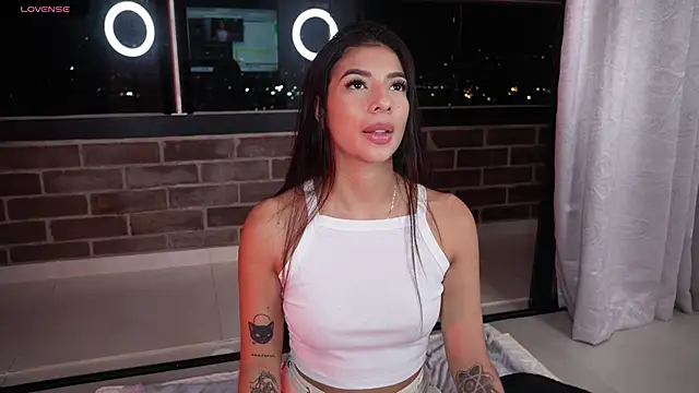 Veronica ar online show from 02-19-25, 01:40