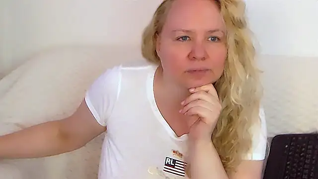 Sarah4you online show from 10-15-25, 03:45