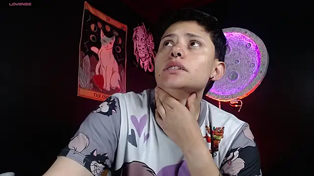 girl intense444 online show from 04-28-26, 01:27