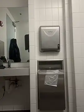 Snapshot of alextang2005 chatting on 02-12-26, 04:35 alextang2005 online show from 02-12-26, 04:35