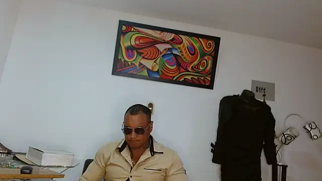 Snapshot of hardrock982 chatting on 06-19-26, 01:26 hardrock982 online show from 06-19-26, 01:26