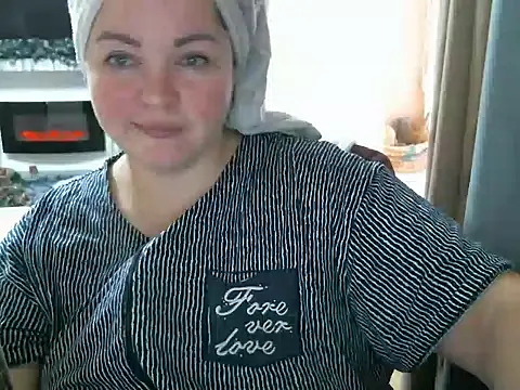 Snapshot of cute__cherry chatting on 12-12-24, 11:07 cute cherry online show from 12-12-24, 11:07