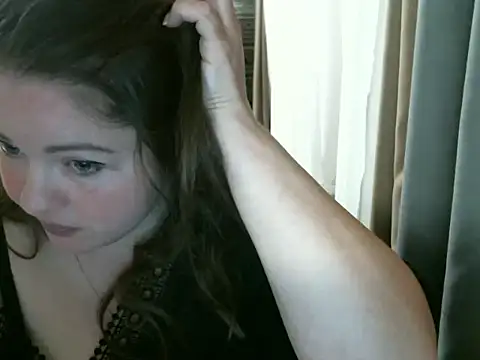 Snapshot of cute__cherry chatting on 02-14-25, 04:41 cute cherry online show from 02-14-25, 04:41