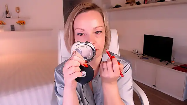 Snapshot of Tilly_Eliot chatting on 10-24-25, 03:08 Tilly Eliot online show from 10-24-25, 03:08