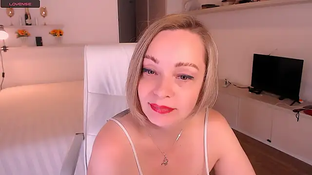 Snapshot of Tilly_Eliot chatting on 11-14-25, 07:45 Tilly Eliot online show from 11-14-25, 07:45