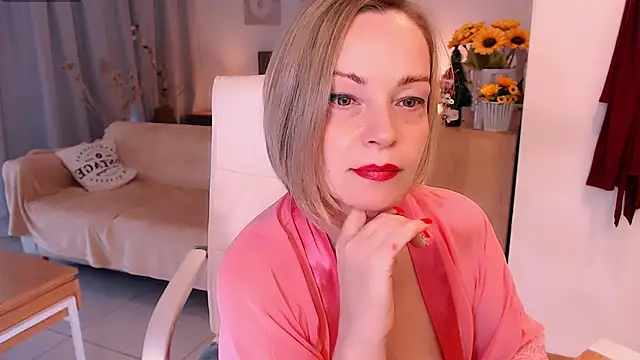 Snapshot of Tilly_Eliot chatting on 12-15-25, 06:23 Tilly Eliot online show from 12-15-25, 06:23