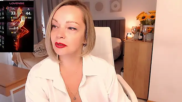 Snapshot of Tilly_Eliot chatting on 03-14-26, 08:58 Tilly Eliot online show from 03-14-26, 08:58