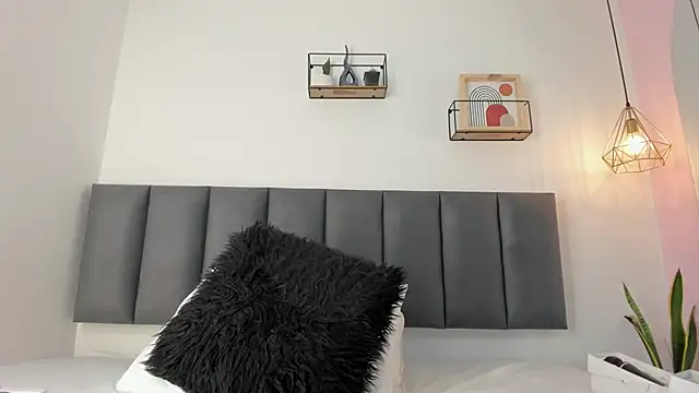 MaraOwen  online show from 12-20-25, 12:12