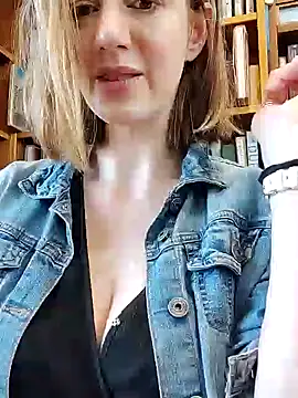 TopsyWilde online show from 02-10-25, 08:53