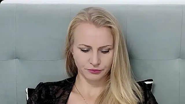 K  Adrienne online show from 09-18-25, 04:58