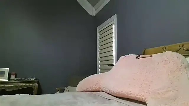 Lisaisluscious online show from 10-28-25, 01:36