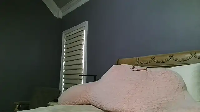 Lisaisluscious online show from 04-13-26, 01:49