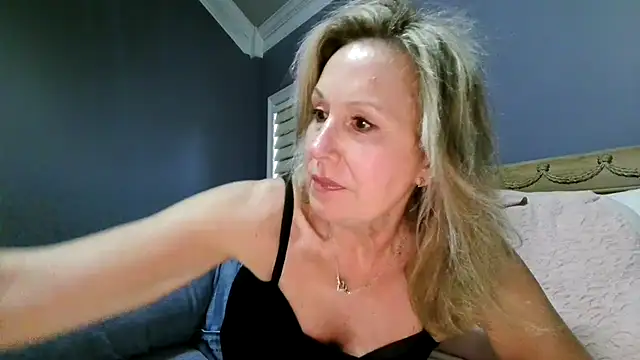 Lisaisluscious online show from 04-29-26, 08:15