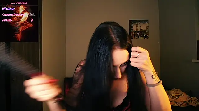 Snapshot of AliceTurnOn chatting on 11-02-25, 10:45 AliceTurnOn online show from 11-02-25, 10:45