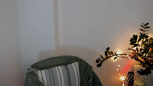 Xentthia online show from 02-13-25, 06:05