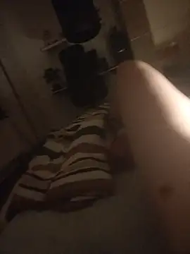 Snapshot of Untrhund23 chatting on 12-22-25, 11:46 Untrhund23 online show from 12-22-25, 11:46