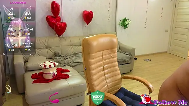 Snapshot of Rabbits_couplee chatting on 02-13-25, 06:27 Rabbits couplee online show from 02-13-25, 06:27