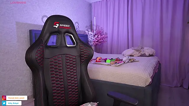 Kitty Ricky online show from 11-22-25, 10:14