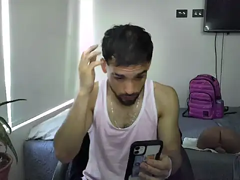 Snapshot of Emanuell__ chatting on 10-12-25, 01:43 Emanuell online show from 10-12-25, 01:43