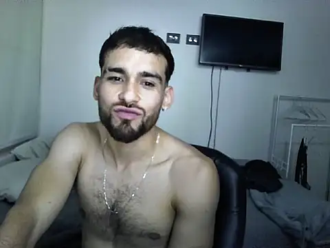 Snapshot of Emanuell__ chatting on 10-13-25, 11:49 Emanuell online show from 10-13-25, 11:49