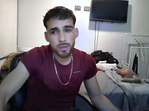 Snapshot of Emanuell__ chatting on 10-15-25, 12:22 Emanuell online show from 10-15-25, 12:22