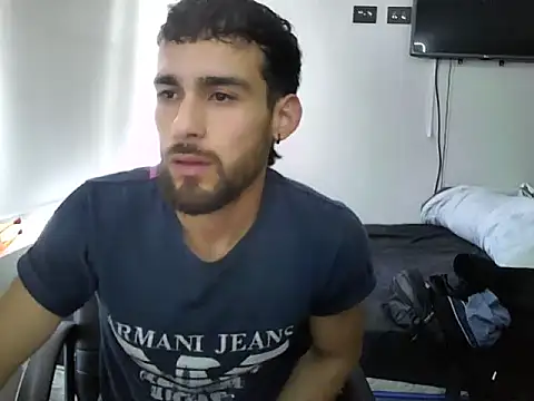 Snapshot of Emanuell__ chatting on 11-03-25, 06:42 Emanuell online show from 11-03-25, 06:42