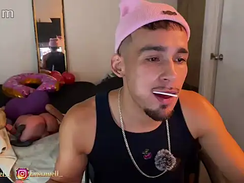 Snapshot of Emanuell__ chatting on 03-16-26, 12:17 Emanuell online show from 03-16-26, 12:17