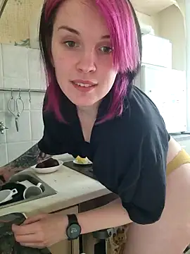 LazyTanukii online show from 12-10-24, 08:30