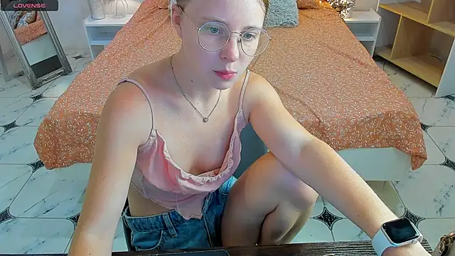 Snapshot of CharmedDoll chatting on 09-16-25, 12:28 CharmedDoll online show from 09-16-25, 12:28