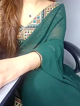 Snapshot of aliyaah_singh chatting on 01-05-25, 07:07 aliyaah singh online show from 01-05-25, 07:07