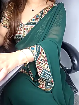 Snapshot of aliyaah_singh chatting on 03-17-25, 09:02 aliyaah singh online show from 03-17-25, 09:02