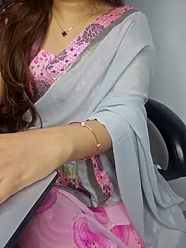 Snapshot of aliyaah_singh chatting on 03-19-25, 08:43 aliyaah singh online show from 03-19-25, 08:43