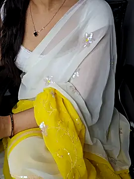 Snapshot of aliyaah_singh chatting on 11-12-25, 05:57 aliyaah singh online show from 11-12-25, 05:57