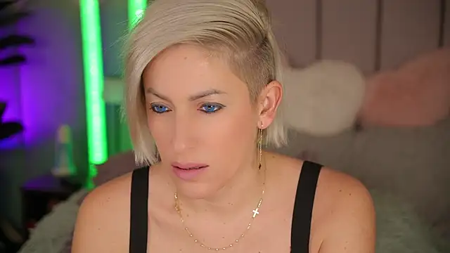 Snapshot of VickySecret96 chatting on 11-27-25, 05:59 VickySecret96 online show from 11-27-25, 05:59