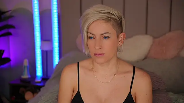 Snapshot of VickySecret96 chatting on 12-05-25, 05:53 VickySecret96 online show from 12-05-25, 05:53