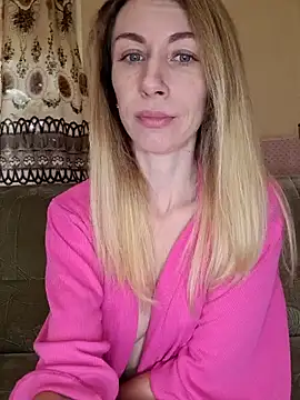 Snapshot of MissisMilk chatting on 02-17-25, 10:07 MissisMilk online show from 02-17-25, 10:07