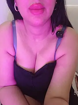 Snapshot of Queen_sousou chatting on 07-19-26, 10:35 Queen sousou online show from 07-19-26, 10:35