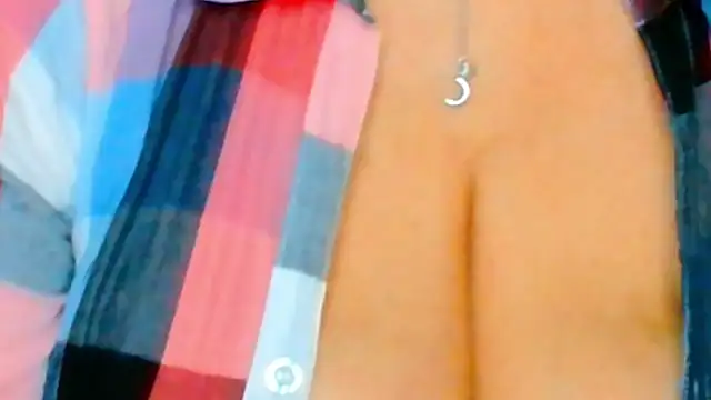 Snapshot of Tyana40 chatting on 01-24-25, 02:28 Tyana40 online show from 01-24-25, 02:28