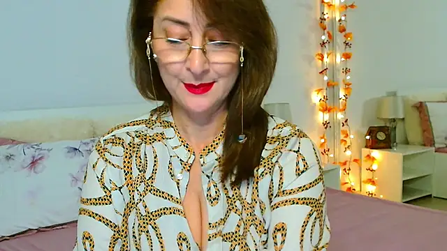 Snapshot of Tyana40 chatting on 11-10-25, 07:18 Tyana40 online show from 11-10-25, 07:18