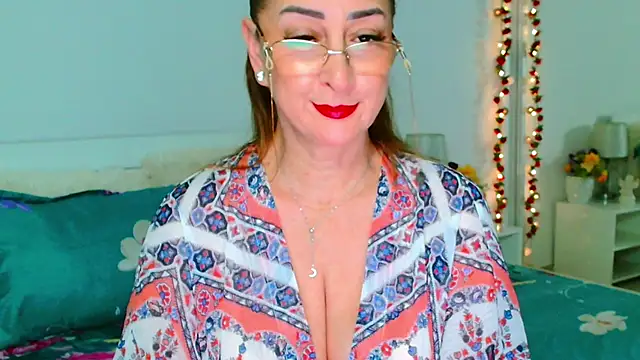 Snapshot of Tyana40 chatting on 03-13-26, 02:07 Tyana40 online show from 03-13-26, 02:07