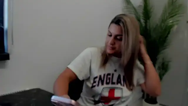 NicolePlay online show from 05-30-26, 03:25